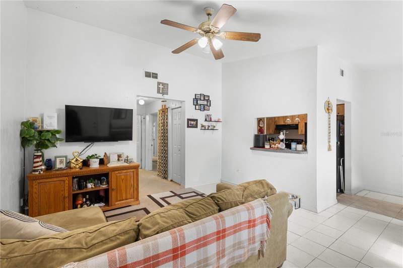 2 bedroom Half Duplex at 2038 SW 70th Terrace, Tower Oaks Manor, Gainesville — photo 2