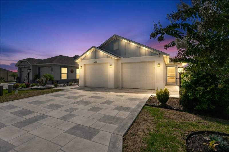 1606 RHOADS COURT