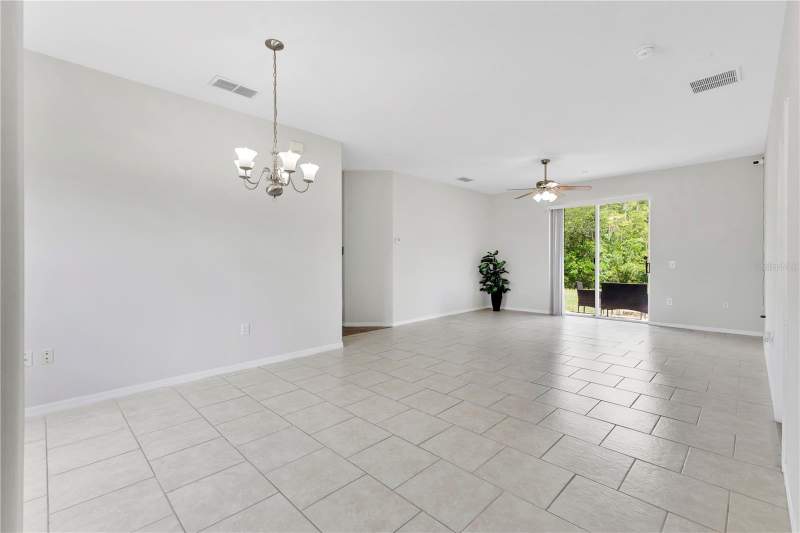 4 bedroom Single Family Residence at 735 Palaiseau Court, Poinciana Village 5 Nbhd 1, Kissimmee — photo 3
