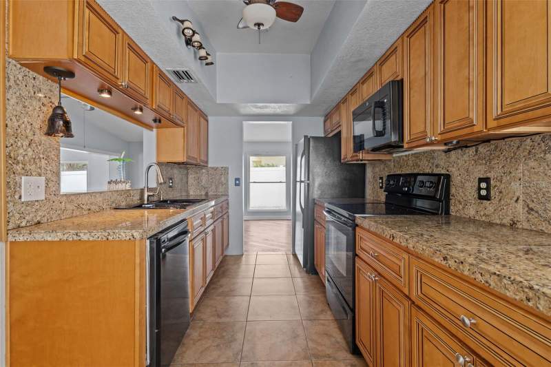4 bedroom Single Family Residence at 2075 N Keene Road, Montclair Lake Estates, Clearwater — photo 5