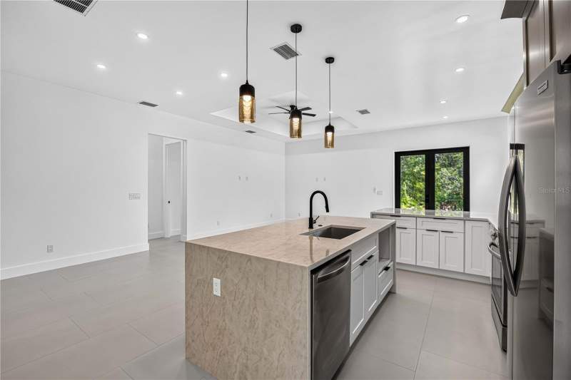 4 bedroom Single Family Residence at 18420 Jefferson Avenue, Port Charlotte Sec 014, Port Charlotte — photo 5
