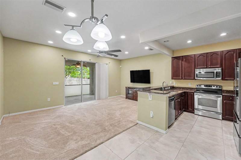 3 bedroom Townhouse at 6938 46th Way, Sawgrass Village, Pinellas Park — photo 3