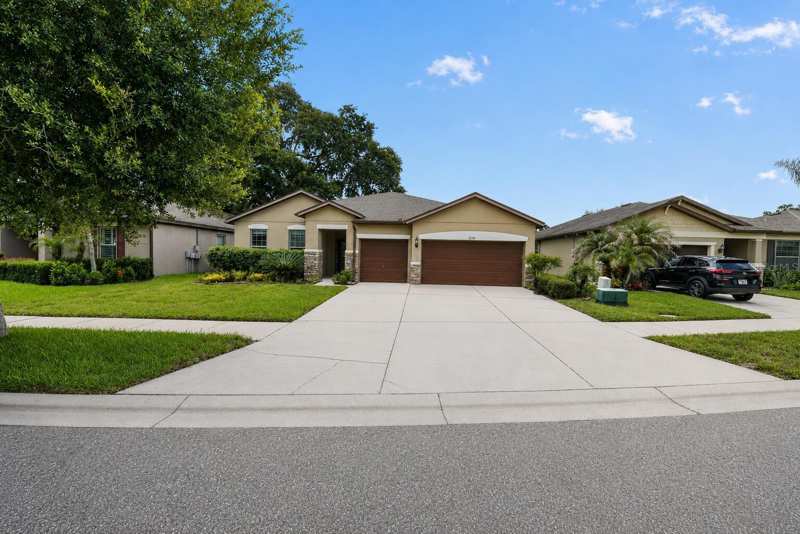 4 bedroom Single Family Residence at 2130 Landside Drive, Bonvida, Valrico — photo 1