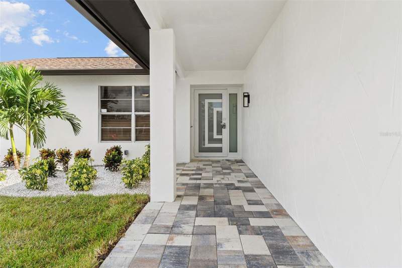 3 bedroom Single Family Residence at 5811 Imperial Key, Tampa Shores Unit 7, Tampa — photo 2
