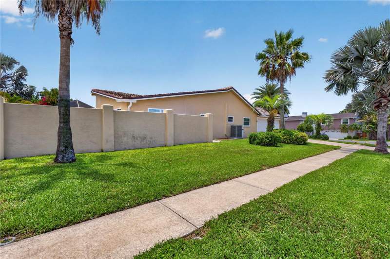 3 bedroom Single Family Residence at 4831 Blue Jay Circle, Blue Jay Woodlands - Ph 2, Palm Harbor — photo 4