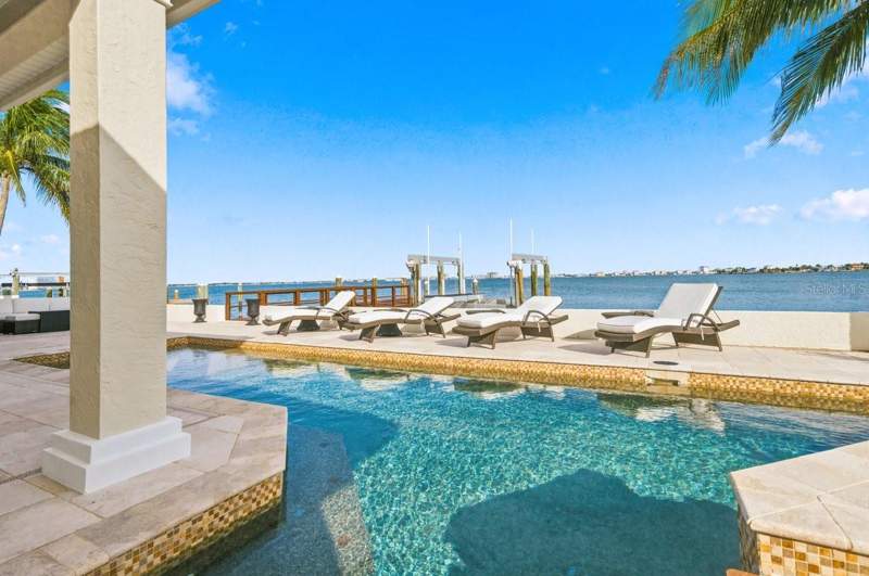 4 bedroom Single Family Residence at 504 55 Th Avenue, Brightwater Beach Estates Final Add, St Pete Beach — photo 2