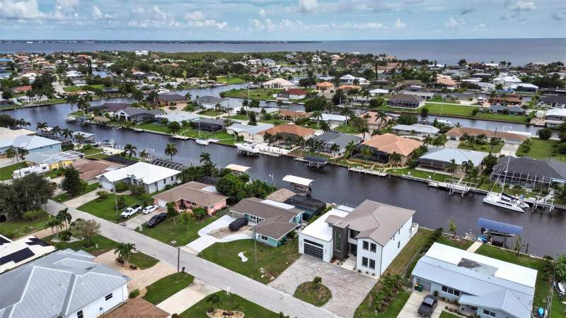 4 bedroom Single Family Residence at 133 Leland, Port Charlotte, Port Charlotte — photo 3