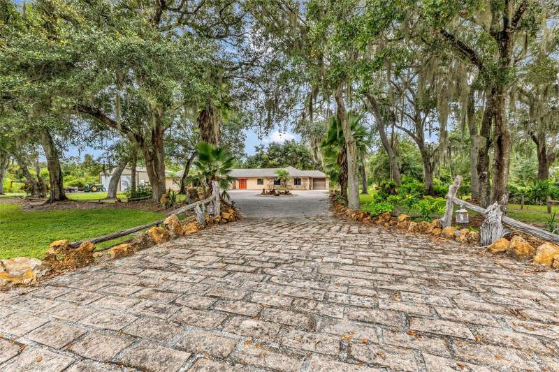 3 bedroom Single Family Residence at 2827 SE Creekwood Terrace, Joshua Creekwoods, Arcadia — photo 3