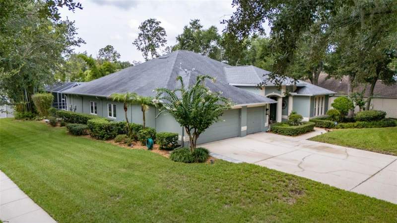 5 bedroom Single Family Residence at 28 Camelot Ridge Drive, Camelot Woods Ph 2, Brandon — photo 4