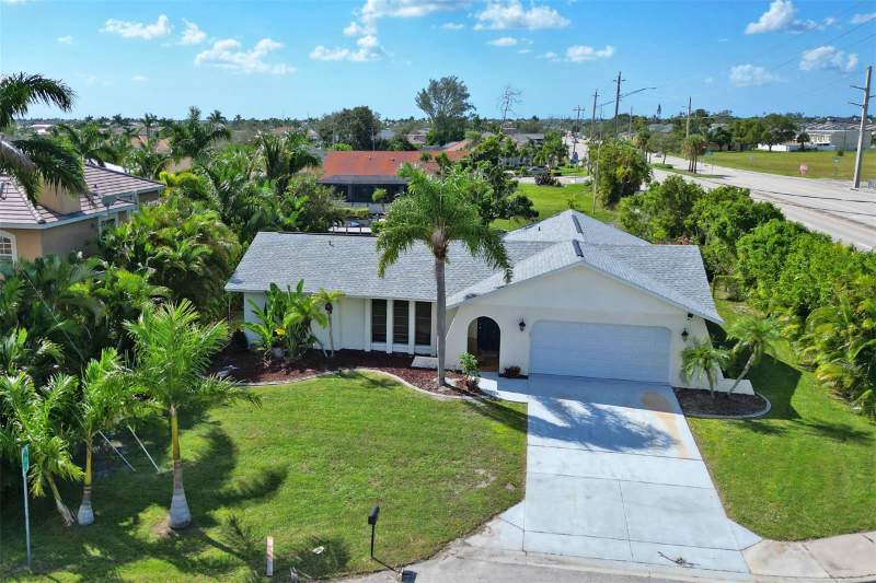 3 bedroom Single Family Residence at 4800 SW 12th Place, Cape Coral, Cape Coral — photo 2