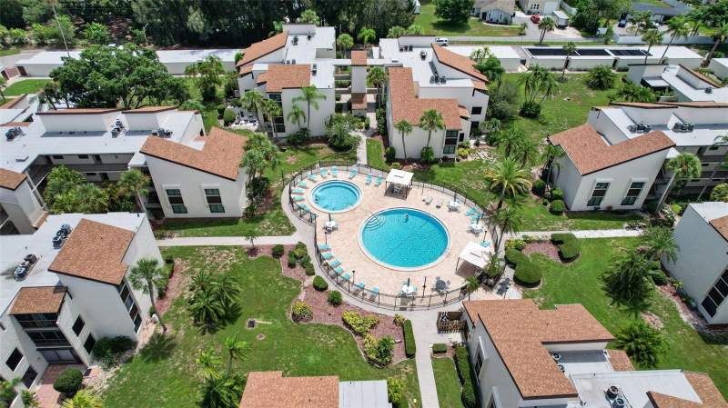 2 bedroom Condominium at 2207 BELLEAIR ROAD #B16, CHATEAU BELLEAIR CONDO, CLEARWATER — photo 2