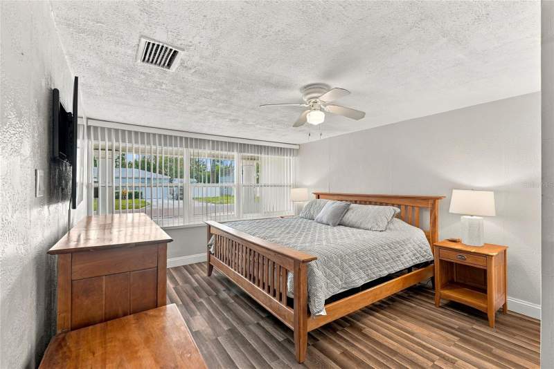 3 bedroom Single Family Residence at 8030 5th Street, Rio Vista, St Petersburg — photo 4