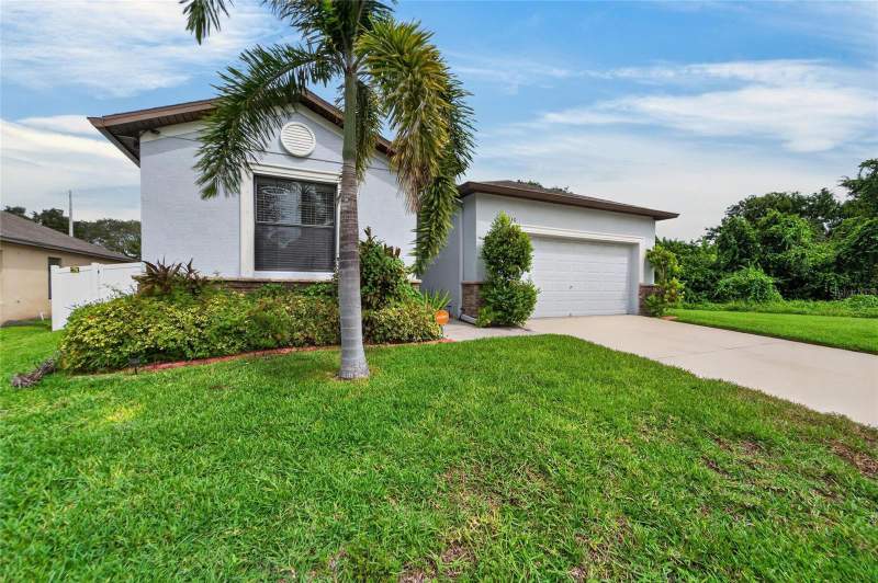 4 bedroom Single Family Residence at 13230 Wellington Hills Drive, Summerfield Crossings Village 2 Tr, Riverview — photo 4