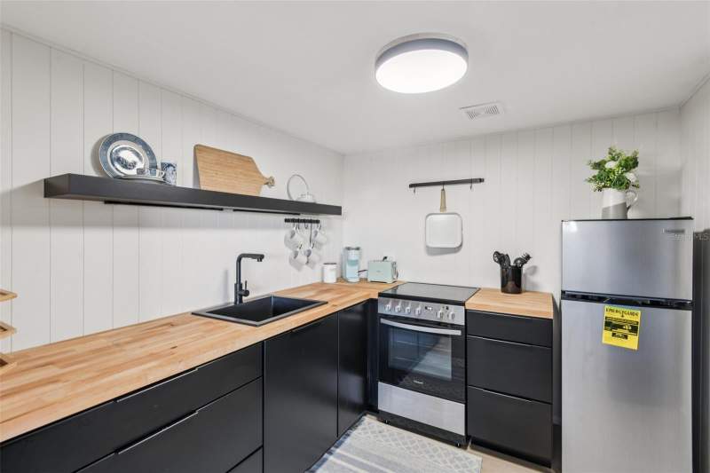 1 bedroom Condominium at 2043 Denmark Street #75, On Top Of The World, Clearwater — photo 5