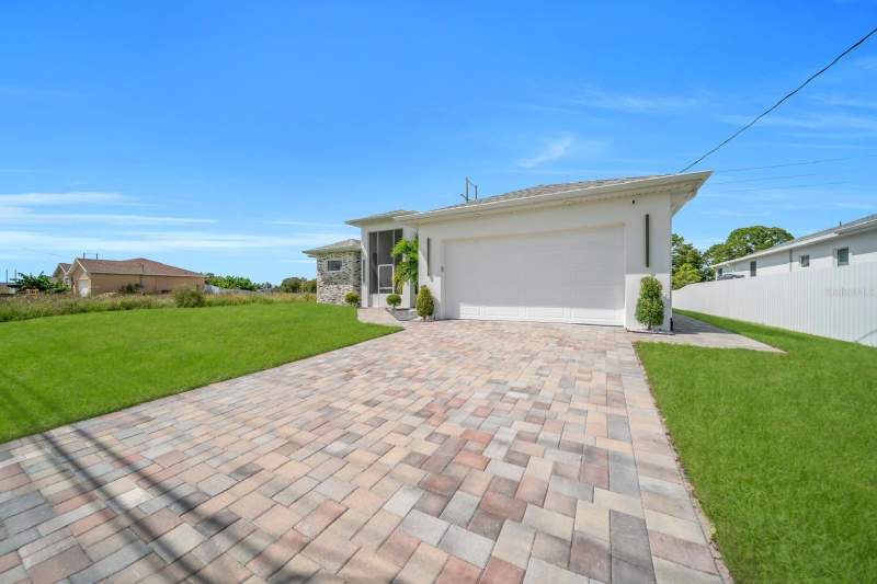 3 bedroom Single Family Residence at 1106 Floyd Avenue, Lehigh Acres, Lehigh Acres — photo 3