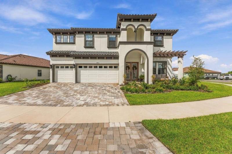 5 bedroom Single Family Residence at 14985 Rider Pass Drive, Hinton Hawkstone Ph 2B1, Lithia — photo 2