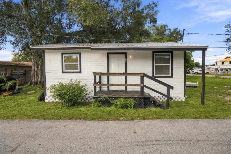 2 bedroom Single Family Residence at 1291 NE 11th Street, Bass Sub, Okeechobee — photo 1