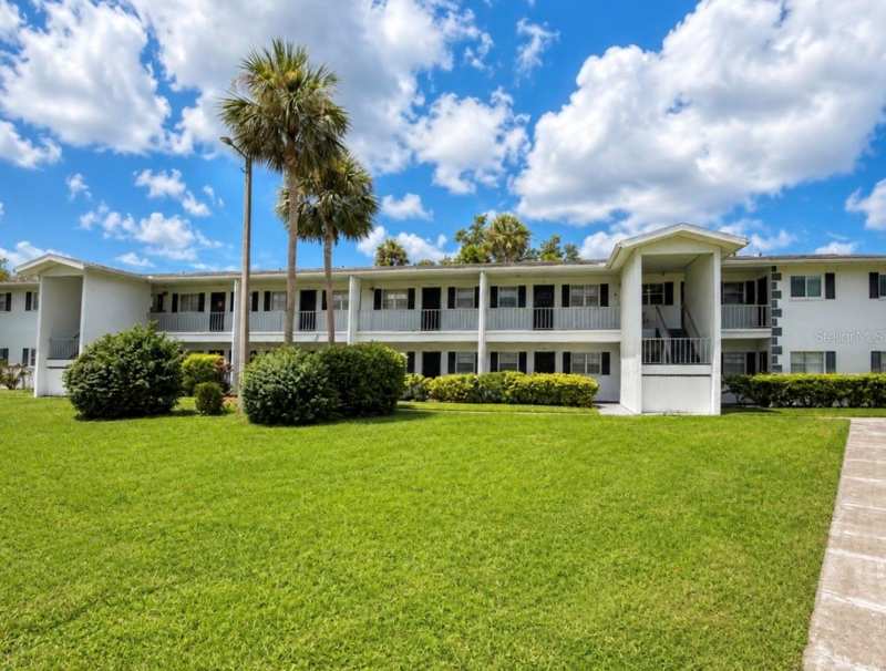1 bedroom Condominium at 105 47th Avenue Drive #374, Burgundy Unit One, Bradenton — photo 1