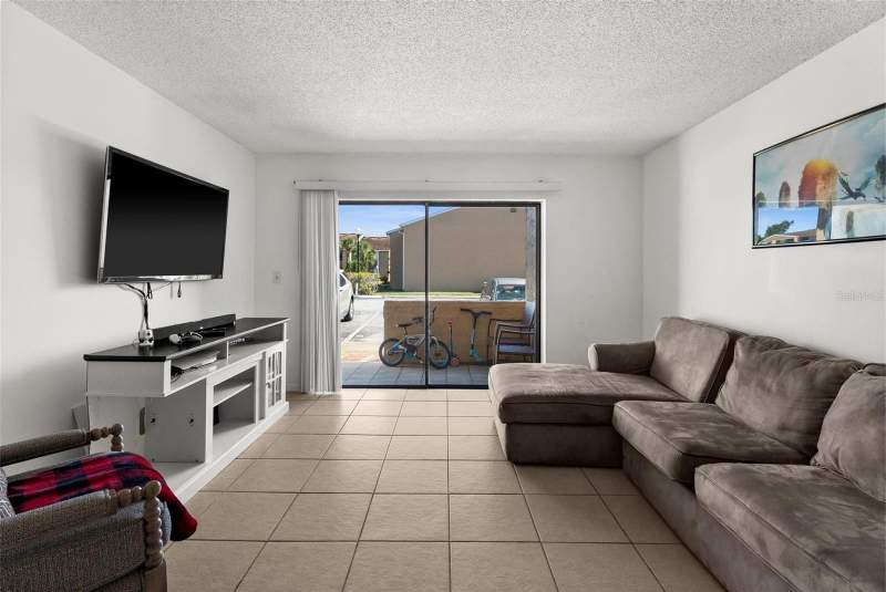 2 bedroom Condominium at 5201 Vineland Road #112, Tamarind, Orlando — photo 4