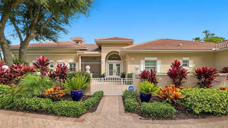 5 bedroom Single Family Residence at 640 Granada Avenue, Venice Gulf View Sec Of, Venice — photo 3