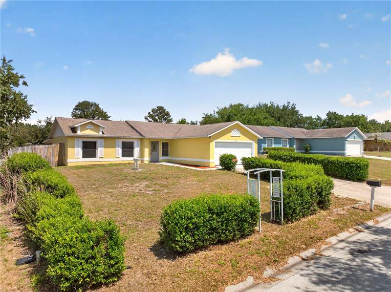 3 bedroom Single Family Residence at 10810 CRESCENDO LOOP, LAKE CRESCENT PINES EAST SUB, CLERMONT — photo 2