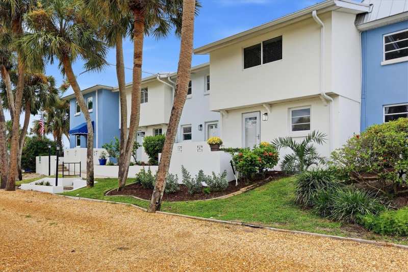 2 bedroom Townhouse at 4532 Ocean Boulevard #209, Siesta Town House, Sarasota — photo 1
