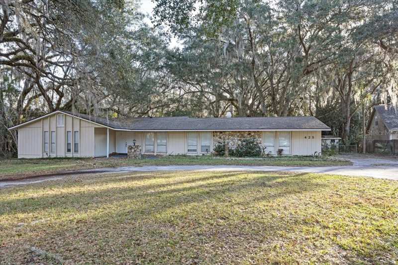 4 bedroom Single Family Residence at 425 NW 79th Drive, Sunningdale, Gainesville — photo 1