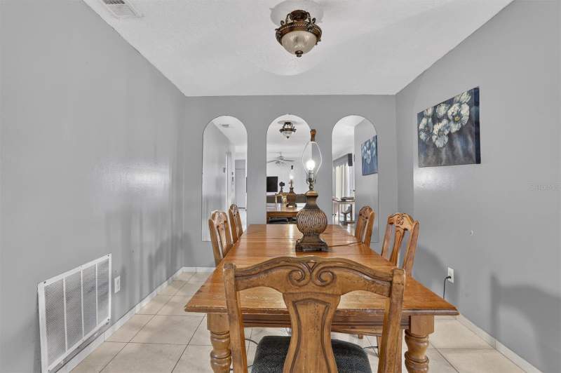 4 bedroom Single Family Residence at 651 Elderwood Court, Bvl Unit 7 3rd Add, Kissimmee — photo 5