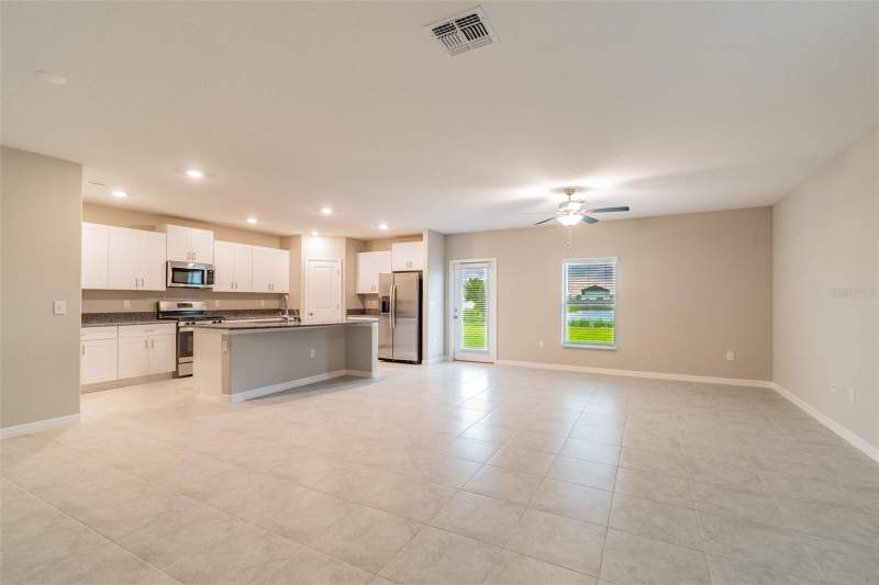 5 bedroom Single Family Residence at 5064 White Chicory Drive, Lynwood, Apollo Beach — photo 4