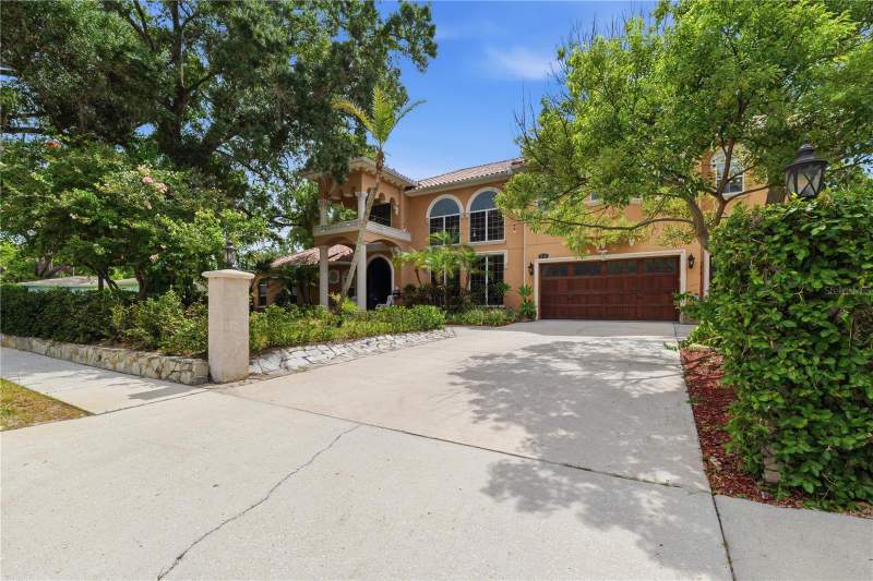 5 bedroom Single Family Residence at 10307 Reclinata Lane, Carrollwood Sub Unit 22A, Tampa — photo 2