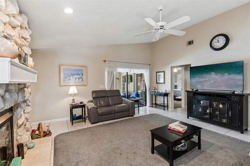 4 bedroom Single Family Residence at 12596 93rd Way, Shadow Pines Estates, Largo — photo 5