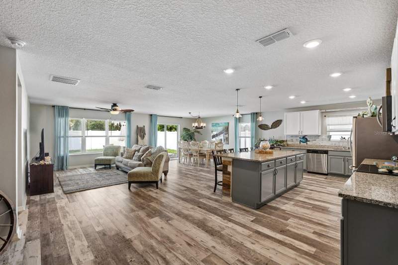 4 bedroom Single Family Residence at 11327 Brighton Knoll Loop, South Fork Tr L Ph 1, Riverview — photo 3