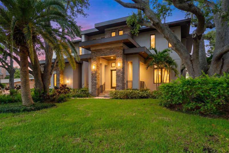 5 bedroom Single Family Residence at 4905 W Spring Lake Drive, Bel Mar Shores Rev, Tampa — photo 2