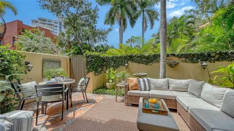 1513 Oak Street #18, home for sale in Sarasota 34236