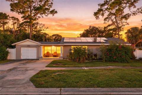 8030 5Th Street, home for sale in St. Petersburg 33702