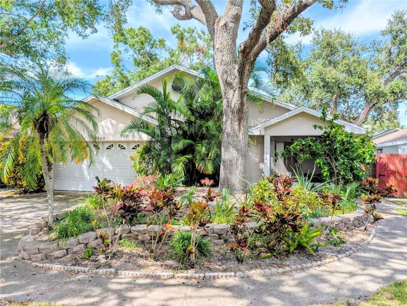 Sixteen OaksHomes for Sale in Largo, FL