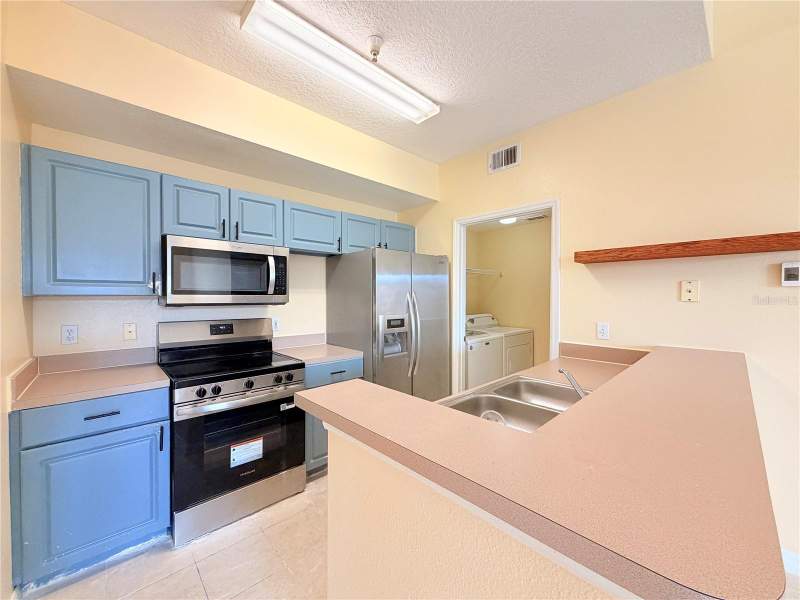 1 bedroom Condominium at 5500 Metrowest Boulevard #14-308, Palms Club Condo, Orlando — photo 3