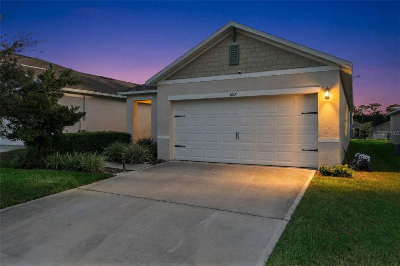 3 bedroom Single Family Residence at 407 Charlotte Way, Victoria Oaks Phase D Mb 63 Pgs 144-148, Deland — photo 2