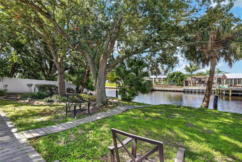 4 bedroom Single Family Residence at 10718 Drummond Rd, Tampa Shores Inc No 1 Unit 1 A Replat No, Tampa — photo 4