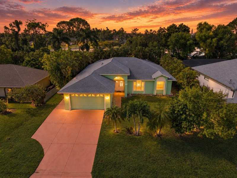 3 bedroom Single Family Residence at 114 SE 8th Street, Cape Coral, Cape Coral — photo 1