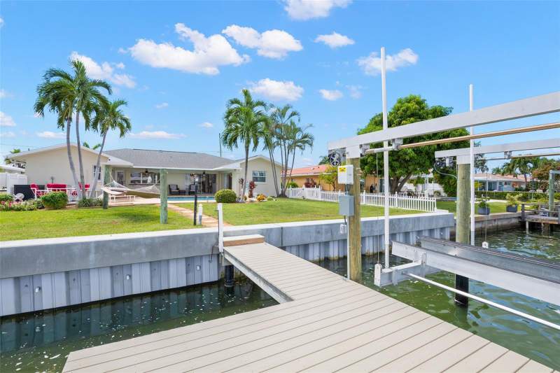 3 bedroom Single Family Residence at 12305 4th Street, Capri Isle Sub, Treasure Island — photo 4