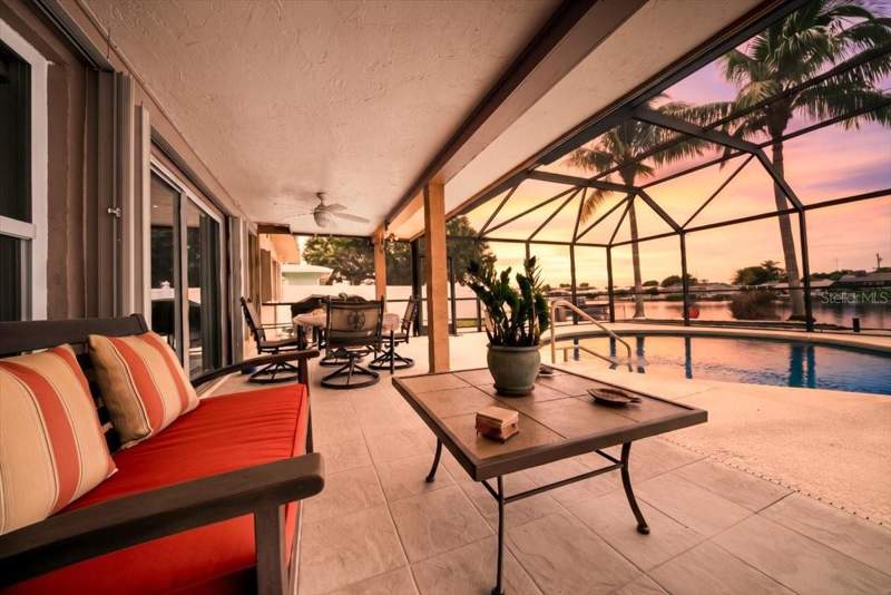 3 bedroom Single Family Residence at 250 E Tarpon Boulevard, Port Charlotte Sec 010, Port Charlotte — photo 3