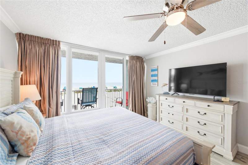 1 bedroom Condo - Hotel at 9980 Gulf Boulevard #211, Island Inn Condo, St Petersburg — photo 4