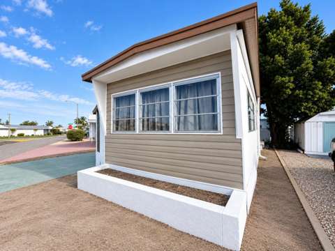 2113 Illinois Avenue, golf community for sale in Bradenton