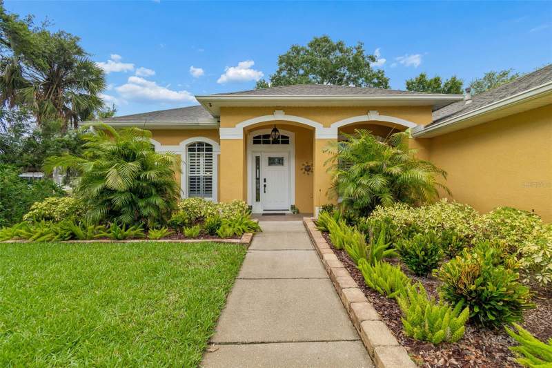 3 bedroom Single Family Residence at 10035 Remington Drive, Lake St Charles Unit 5, Riverview — photo 3