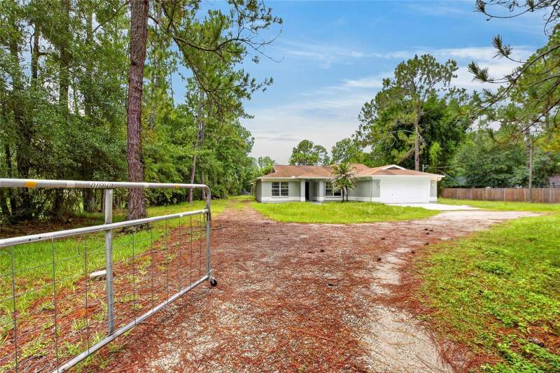 5 bedroom Single Family Residence at 27526 Green Willow Run, Quail Hollow Pines Unrec Plat, Wesley Chapel — photo 2