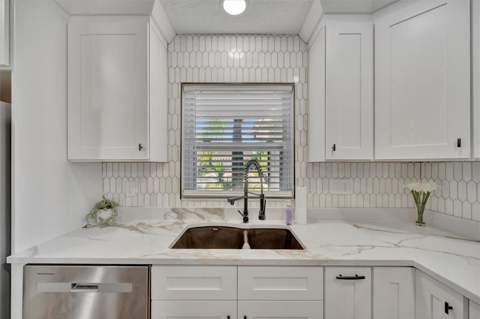 6209 Flamingo Drive, Apollo Beach FL - photo 15 of 59