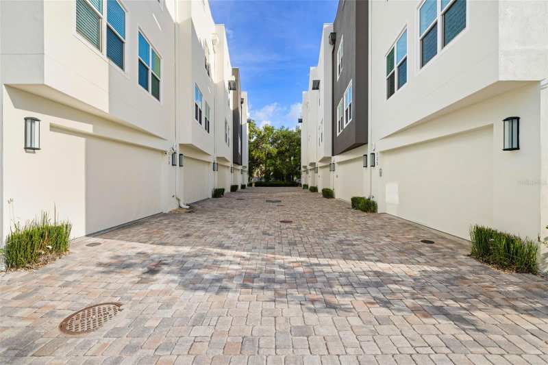 3 bedroom Townhouse at 123 5th Avenue, 5th Ave Twnhms, St Petersburg — photo 1