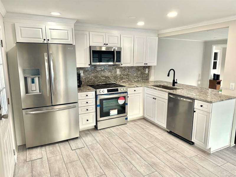 2 bedroom Manufactured Home at 9790 66th Street #37, Clearwater Cascade M/H Park Unrec, Pinellas Park — photo 2