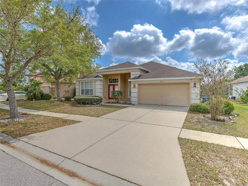 4 bedroom Single Family Residence at 10907 Australian Pine Drive, South Fork Unit 3, Riverview — photo 3
